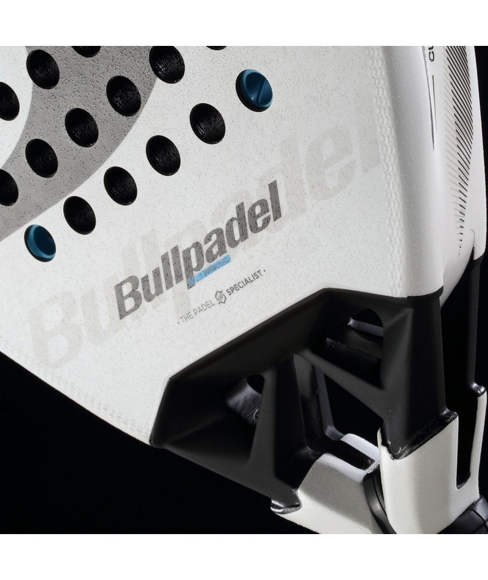 Bullpadel Vertex 05 2026 padel racket close