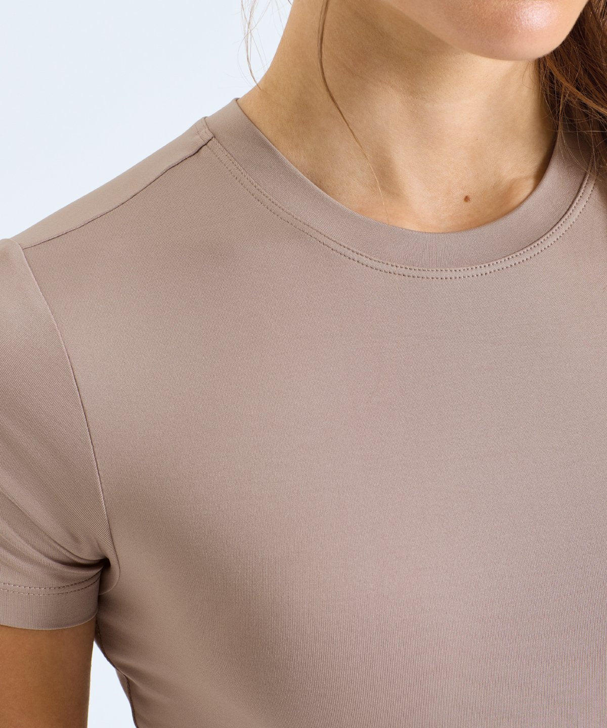 Ravar - Womens Fitted Performance Tee