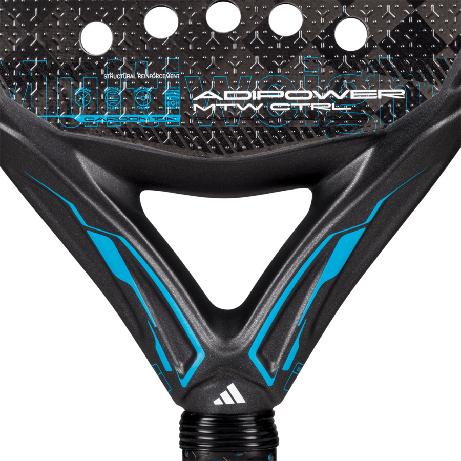 Álex Ruiz using Adidas Adipower Multiweight Ctrl 3.4 close