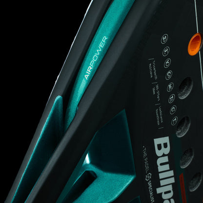 Bullpadel Hack 04 TriCarbon 3D face close-up