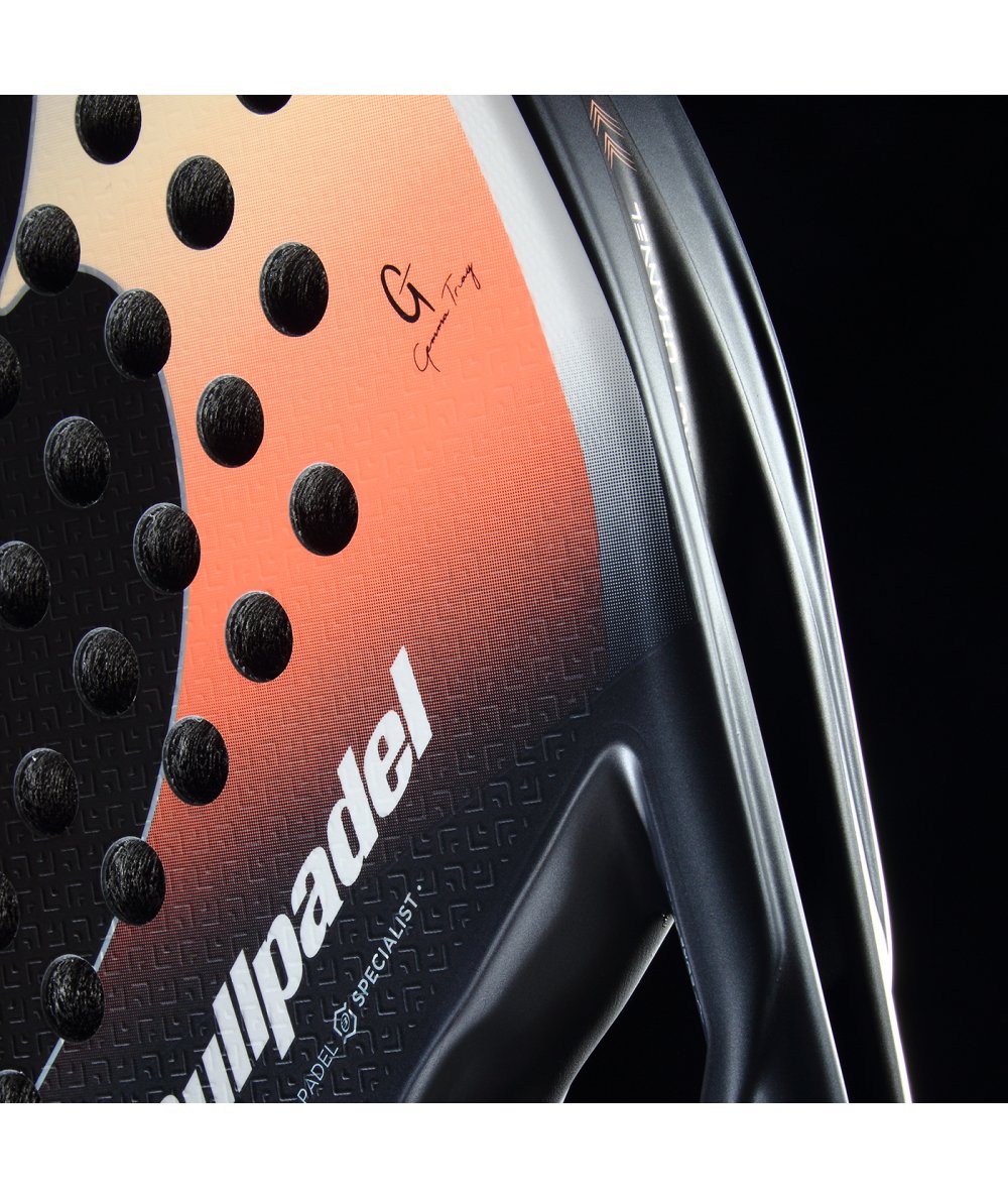 Bullpadel Elite W 2026 Fibrix frame and Multieva core