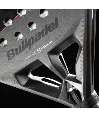 Close-up of Bullpadel Hack 04 Hybrid 18K aluminised carbon face