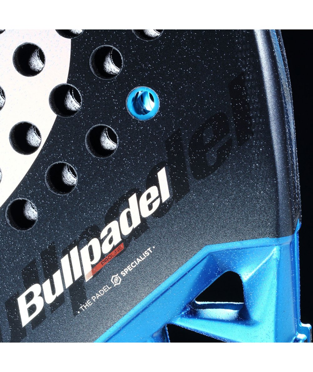 Bullpadel Vertex 05 Comfort 2026 padel racket close view